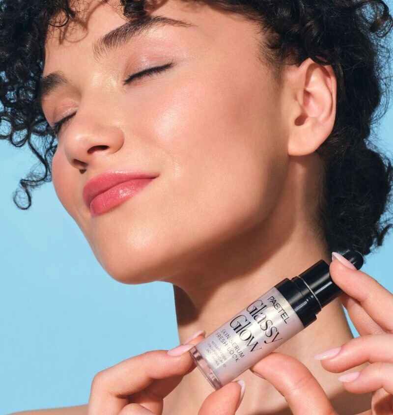 Cilt Bakımı ve Makyaj Rutinini Birleştiren Makyaj Bazının Özellikleri